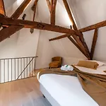 Huswell - City-view Loft With Wooden Beams And Mezzanine Διαμέρισμα *