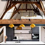 Huswell - City-view Loft With Wooden Beams And Mezzanine Γάνδη