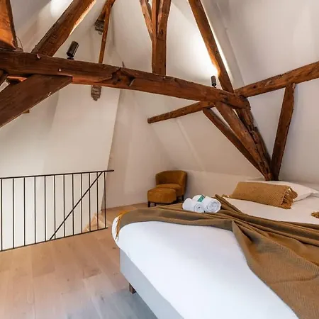 Huswell - City-view Loft With Wooden Beams And Mezzanine Apartamento *