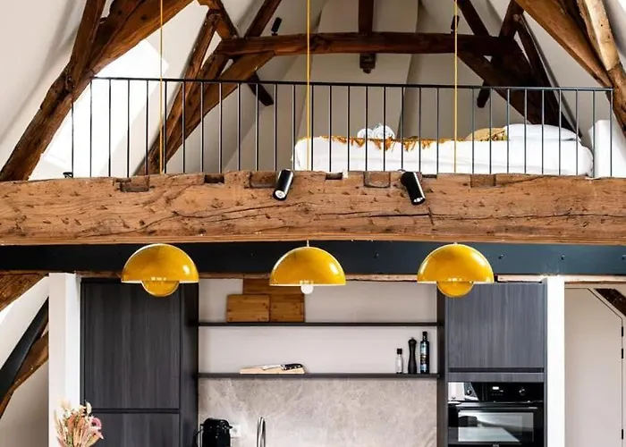 Huswell - City-view Loft With Wooden Beams And Mezzanine 헨트