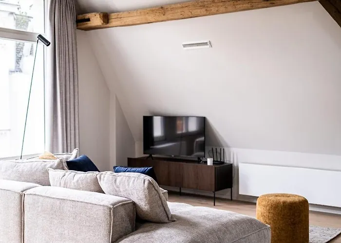 Huswell - City-view Loft With Wooden Beams And Mezzanine Appartement