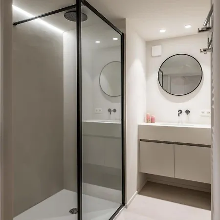 アパート Huswell - City-view Loft With Wooden Beams And Mezzanine ヘント